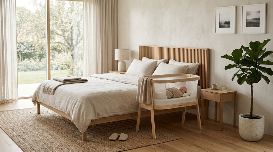 Patut co-sleeping din lemn si bumbac atasat de patul matrimonial in dormitor modern ZUMII